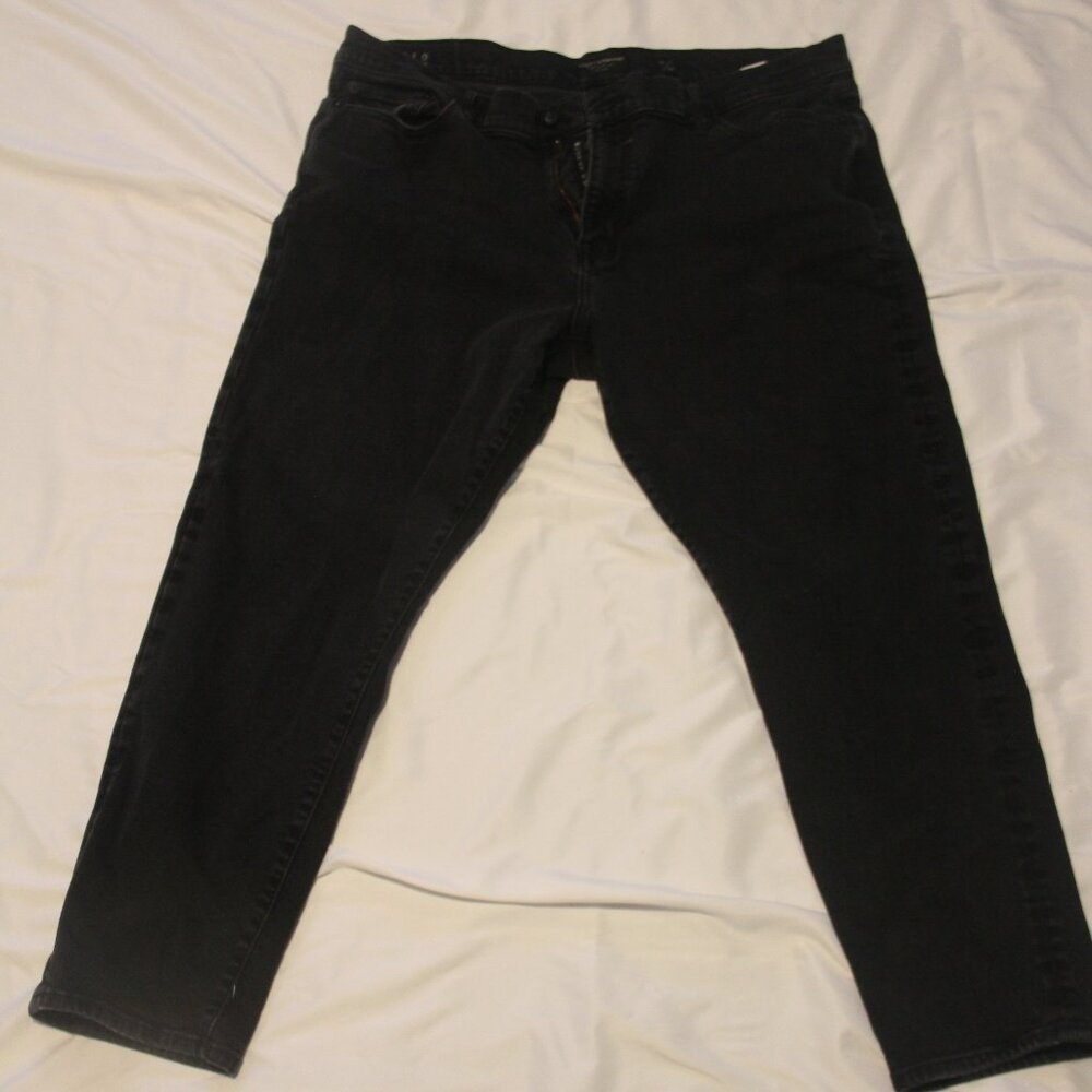 Men's used Lucky Brand Jeans 42W 30L Black 410 Style Athletic Slim